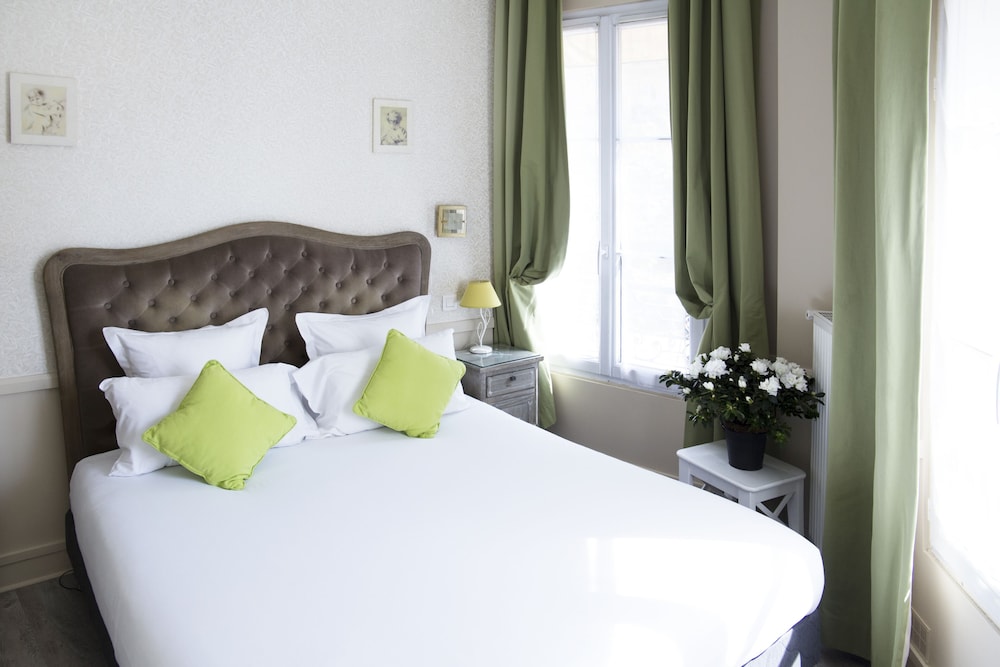ROOM, DOUBLE BED