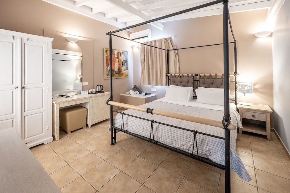 Smy Santorini Suites & Villas 22/76