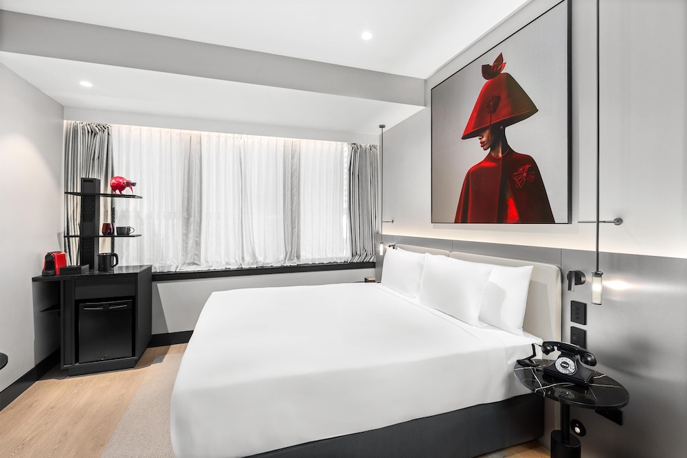 Radisson RED Auckland 6/50