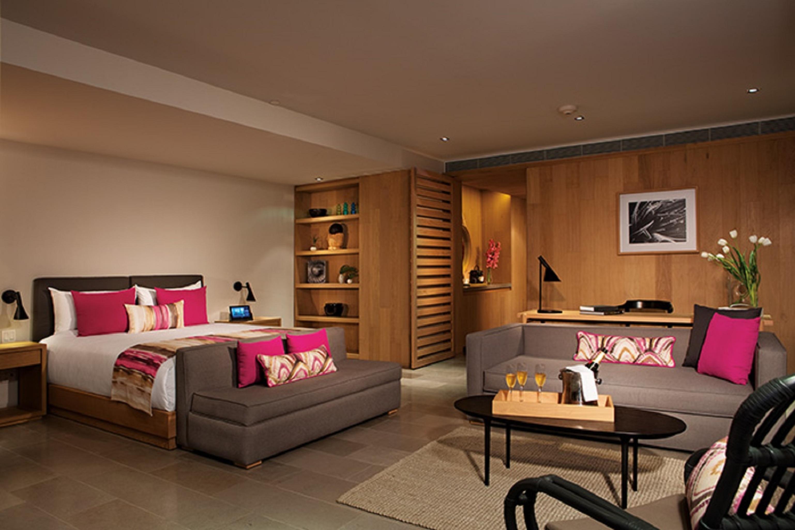 Xhale Club, Romance, Marina View