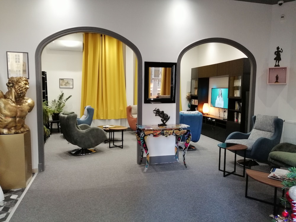 Hotel Moderne 24/45