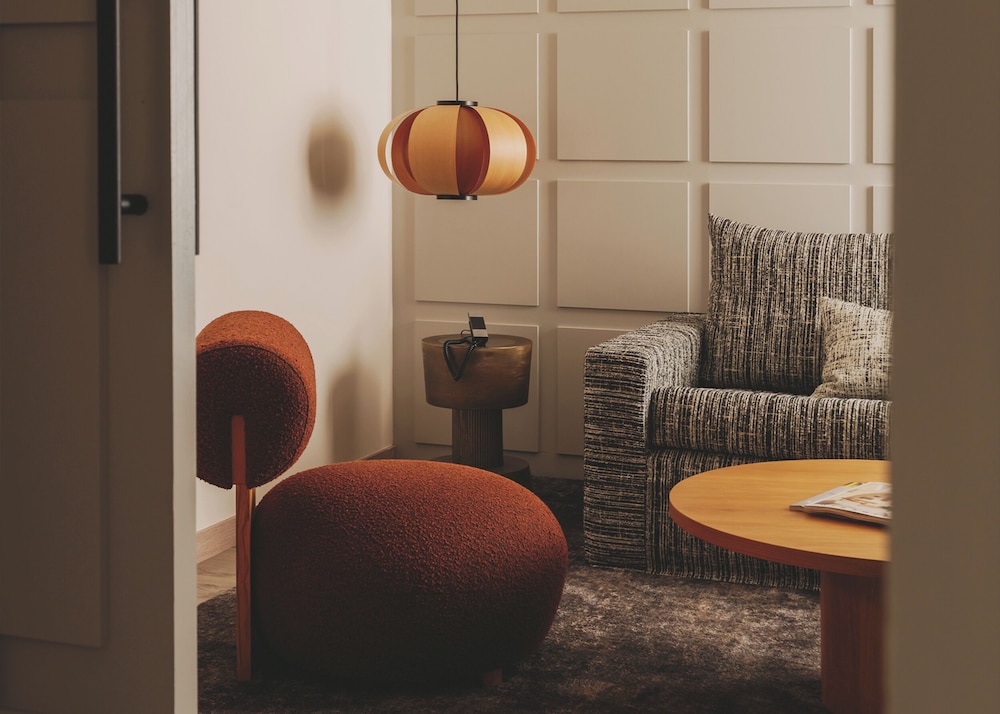 Gallery Hotel 55/75