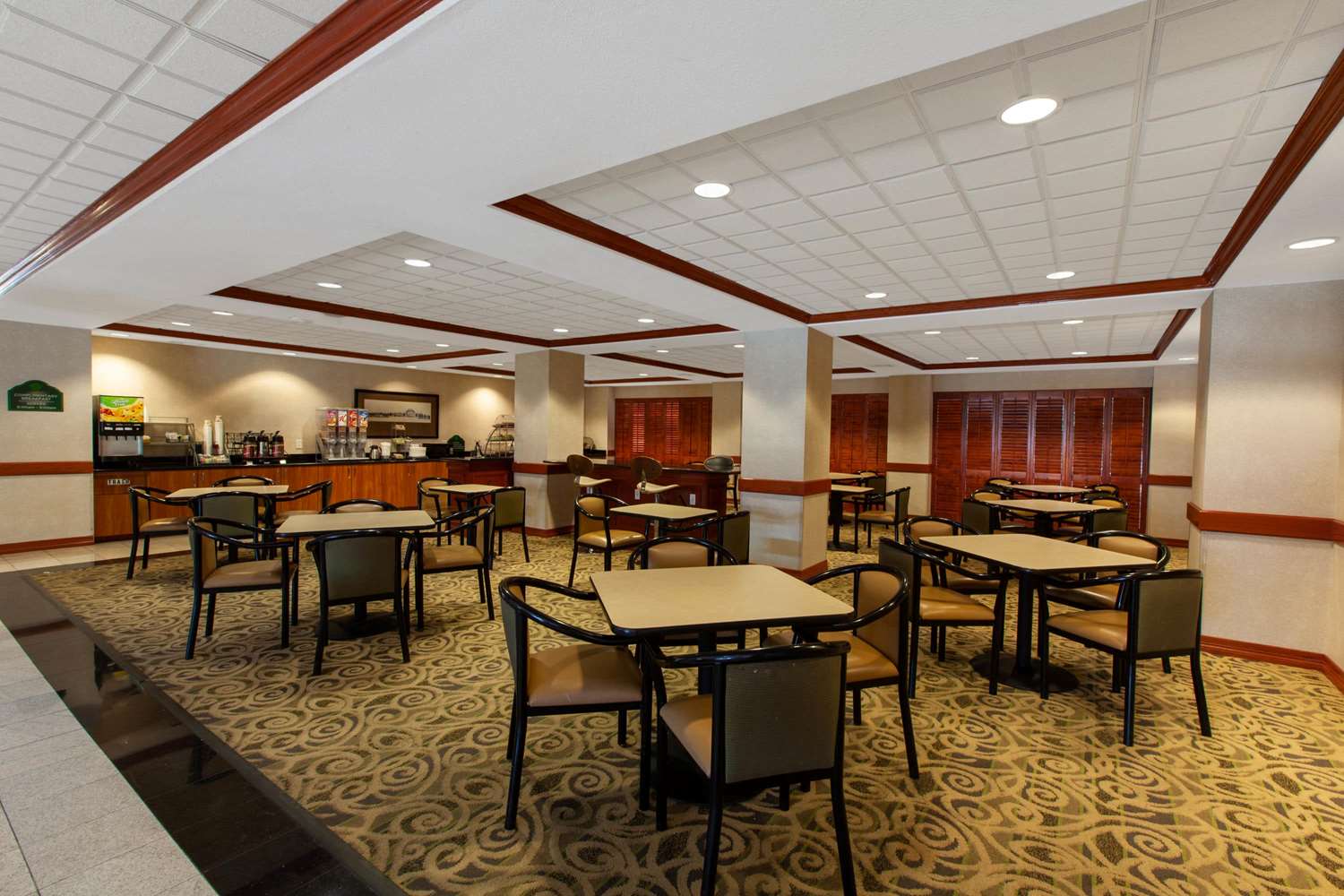 Hotel Willowbrook 15/25