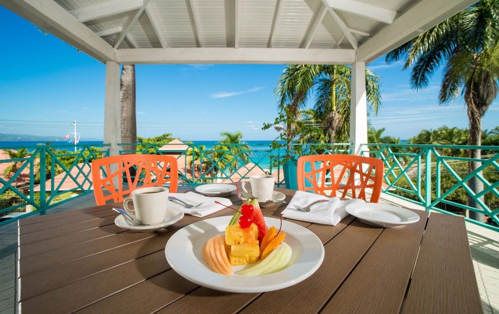 Deja Resort All Inclusive 40/56