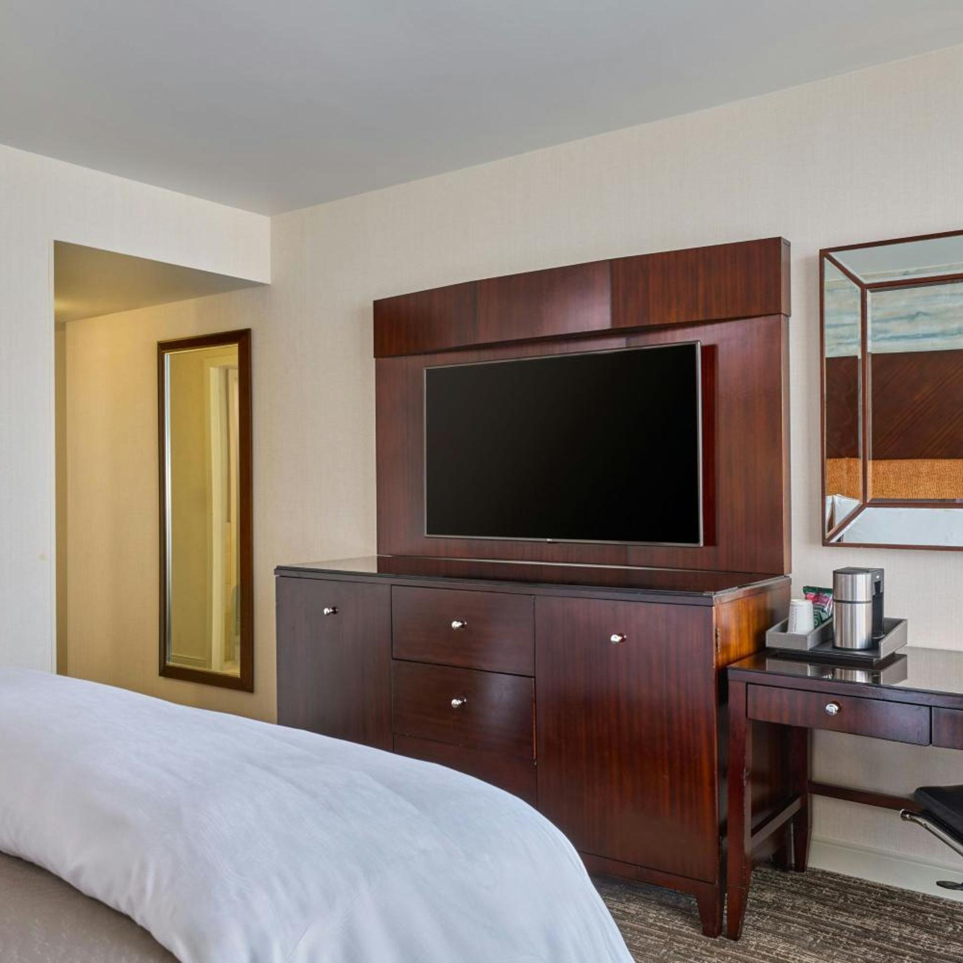 غرفة ديلوكس بسرير كينج بإطلالة على النهر، The Westin Washington National Harbor 3/7