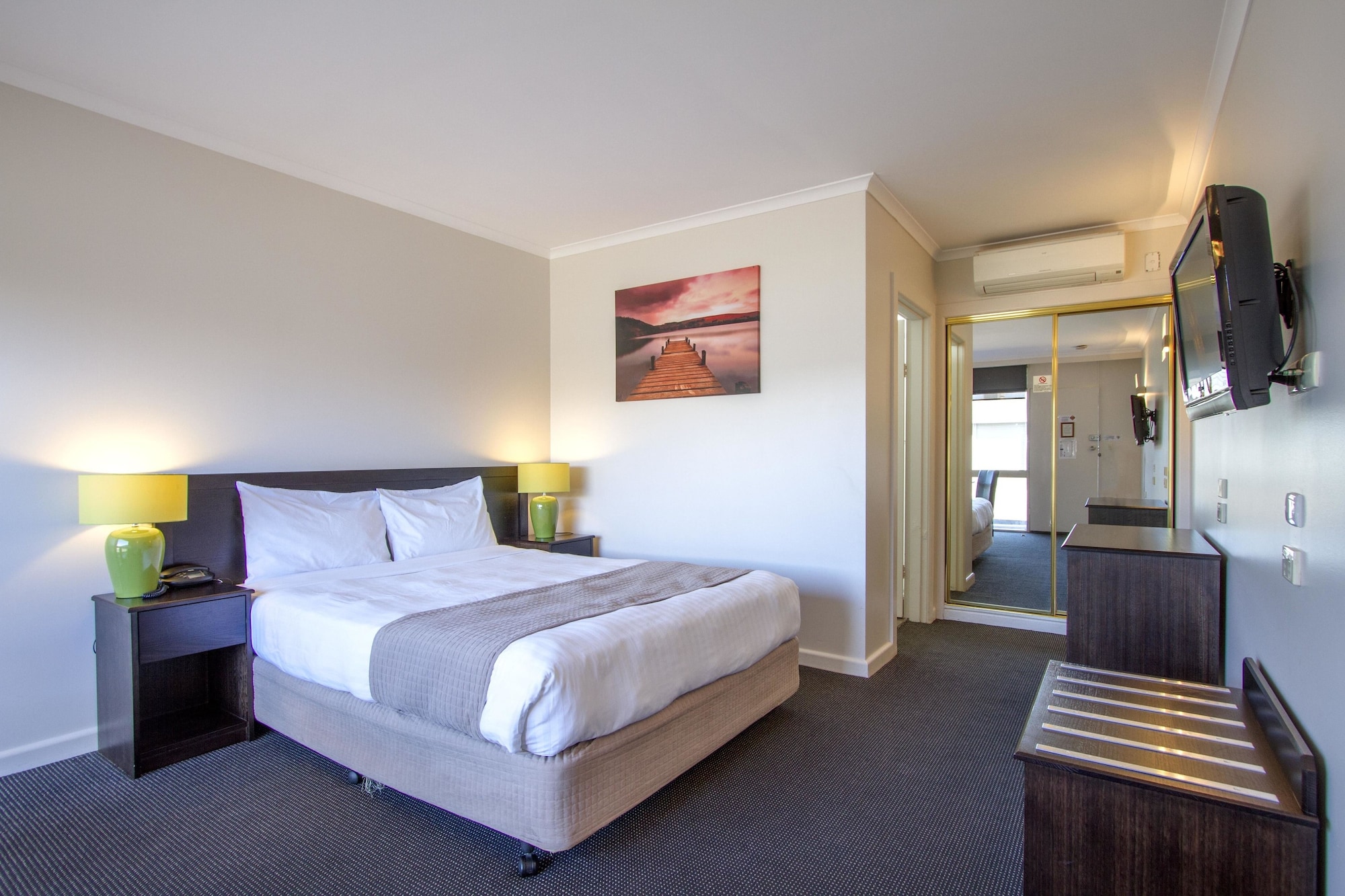 STANDARD, QUEEN BED