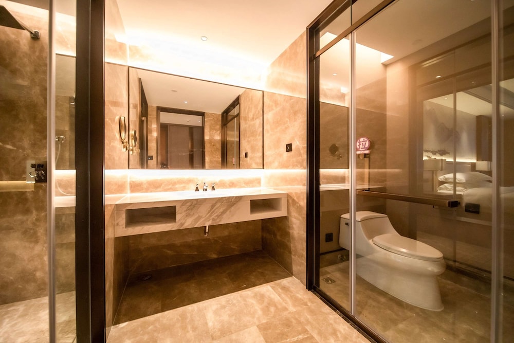 Ramada Plaza by Wyndham Hezhou North 31/32