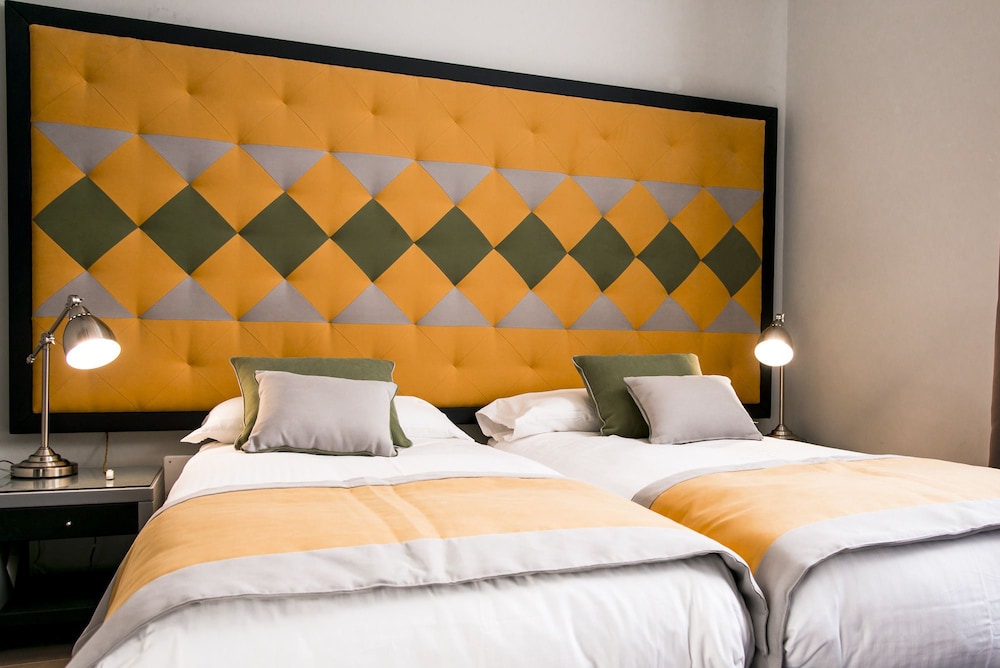 NO 9 COLOSSEO LUXURY SUITES 7/50