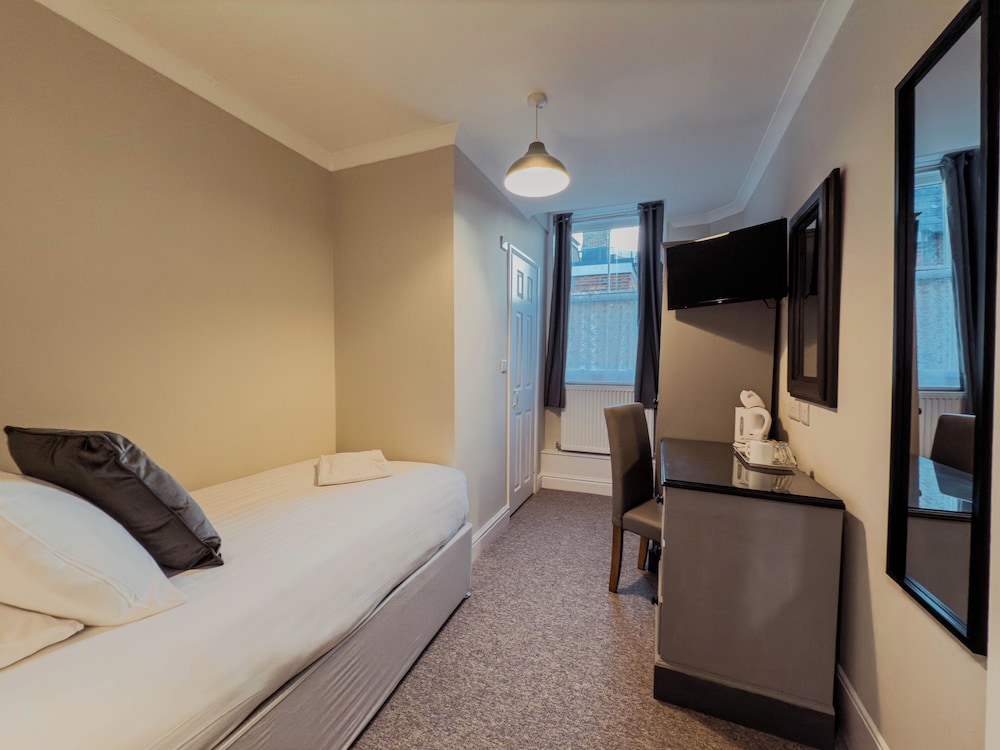 Newport Quay Bed And Breakfast 5/45