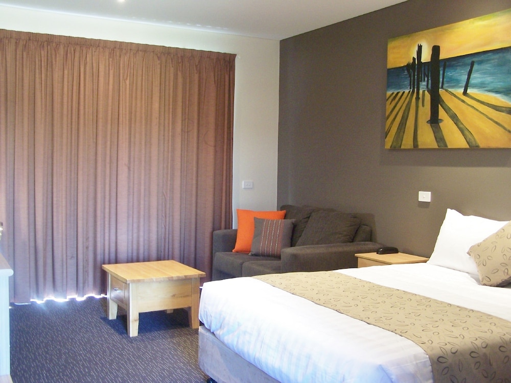 Foreshore Hotel 24/71