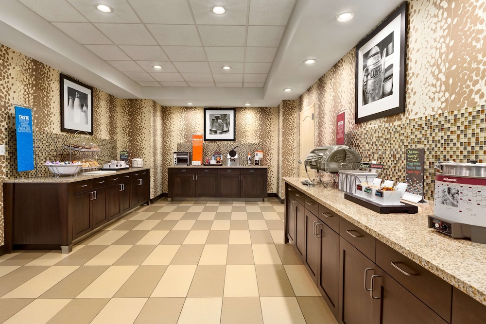 Hampton Inn Dover 18/55