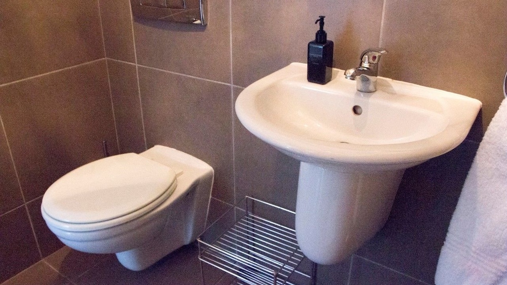Itc Hospitality Group Two Bedrooms Canterbury Suites Building 7/7