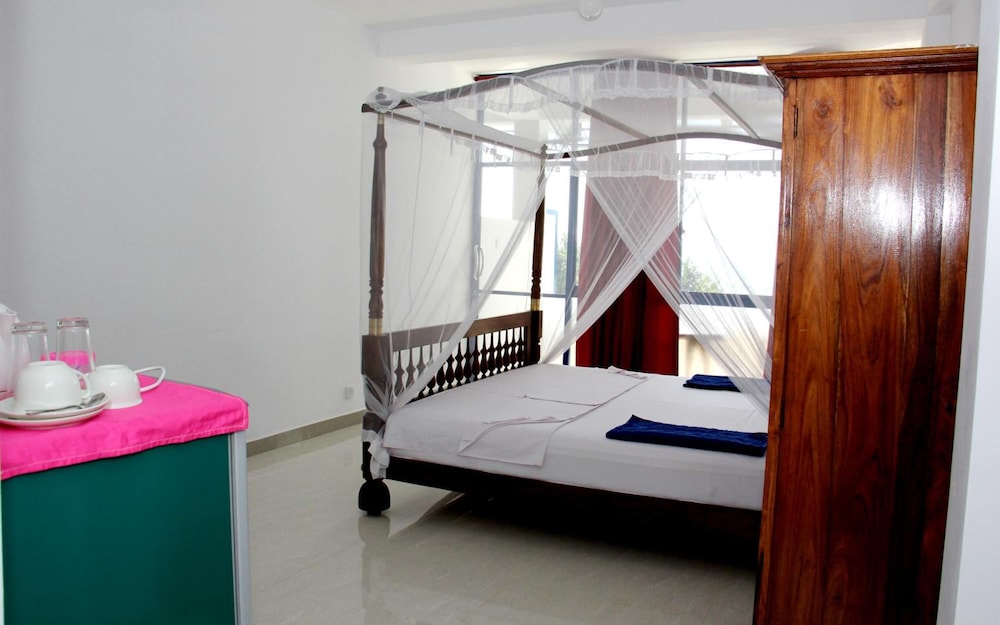 Paradise Beach Resort 11/50