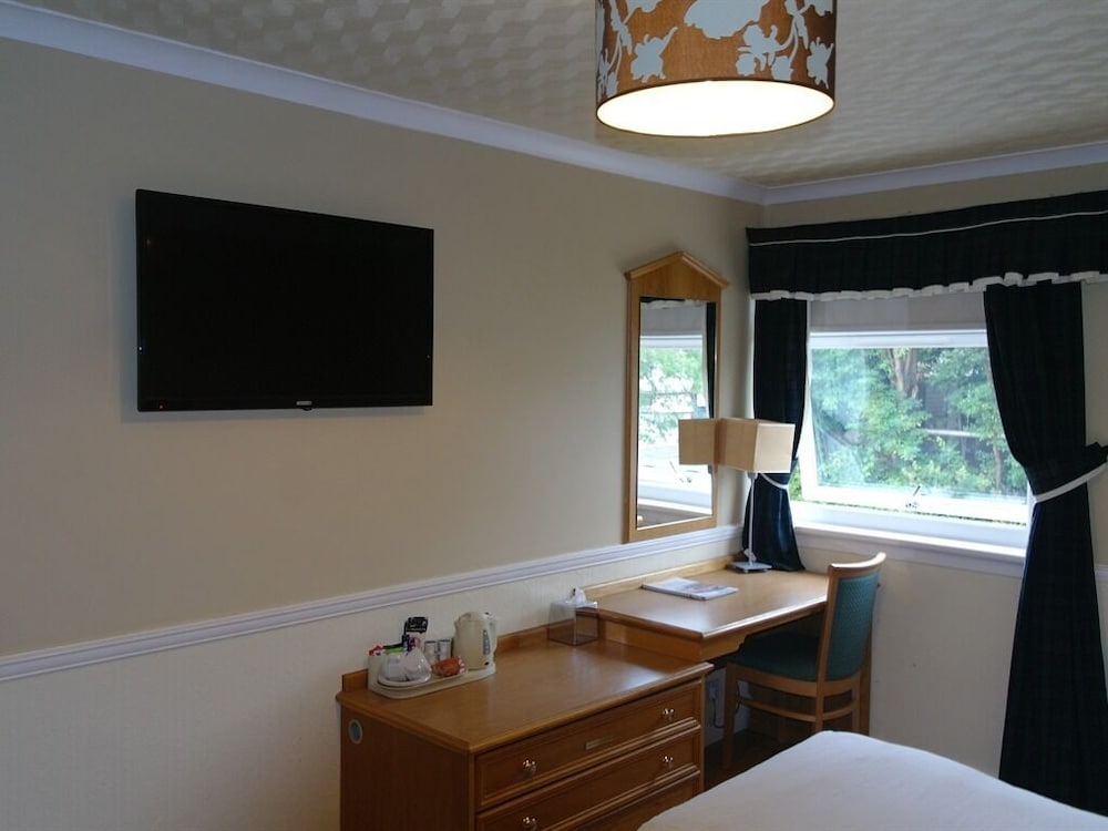 Gleniffer Hotel 18/24