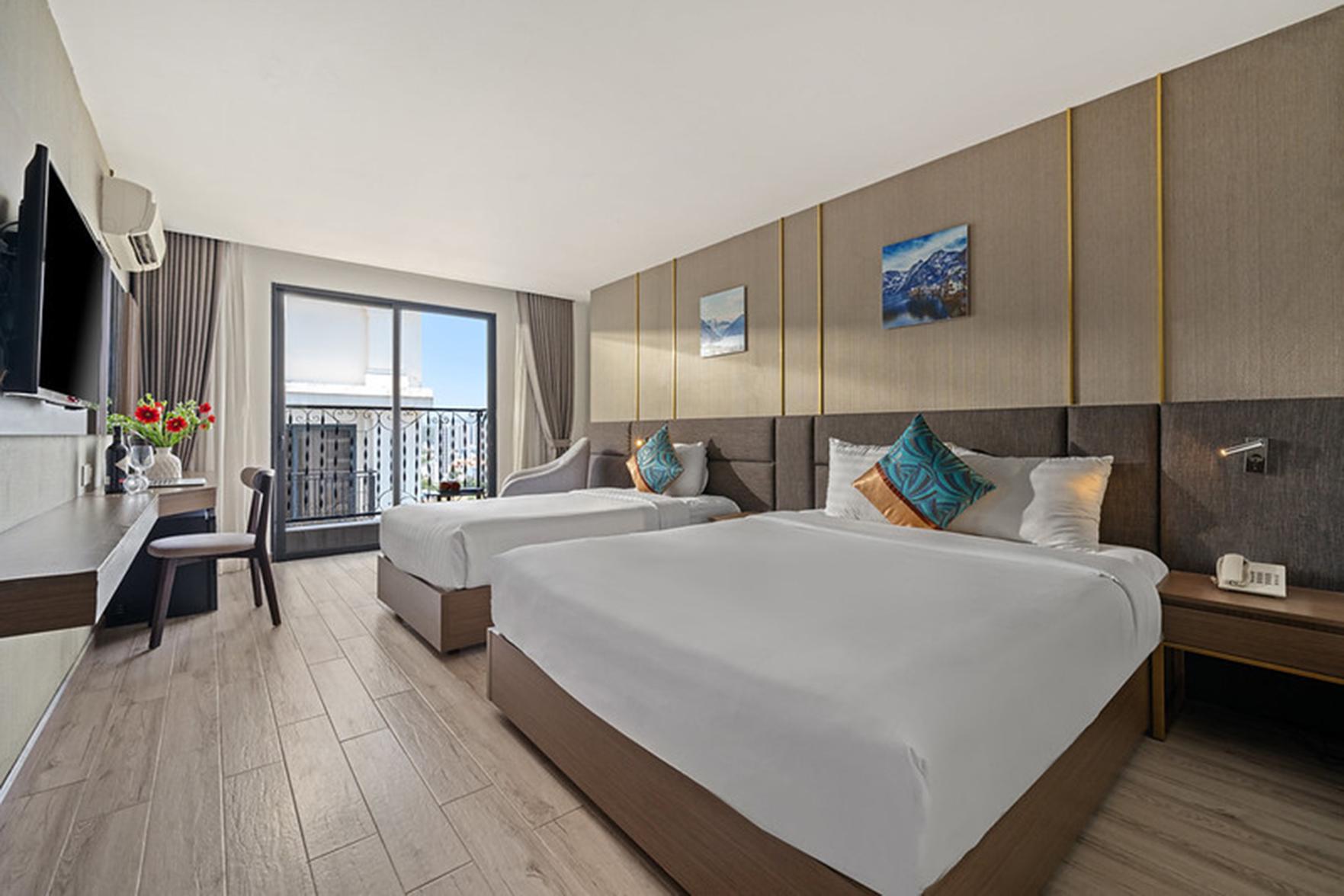 Senior, Triple, 1 Double and 1 Single Bed, Partial Sea View, Balcony