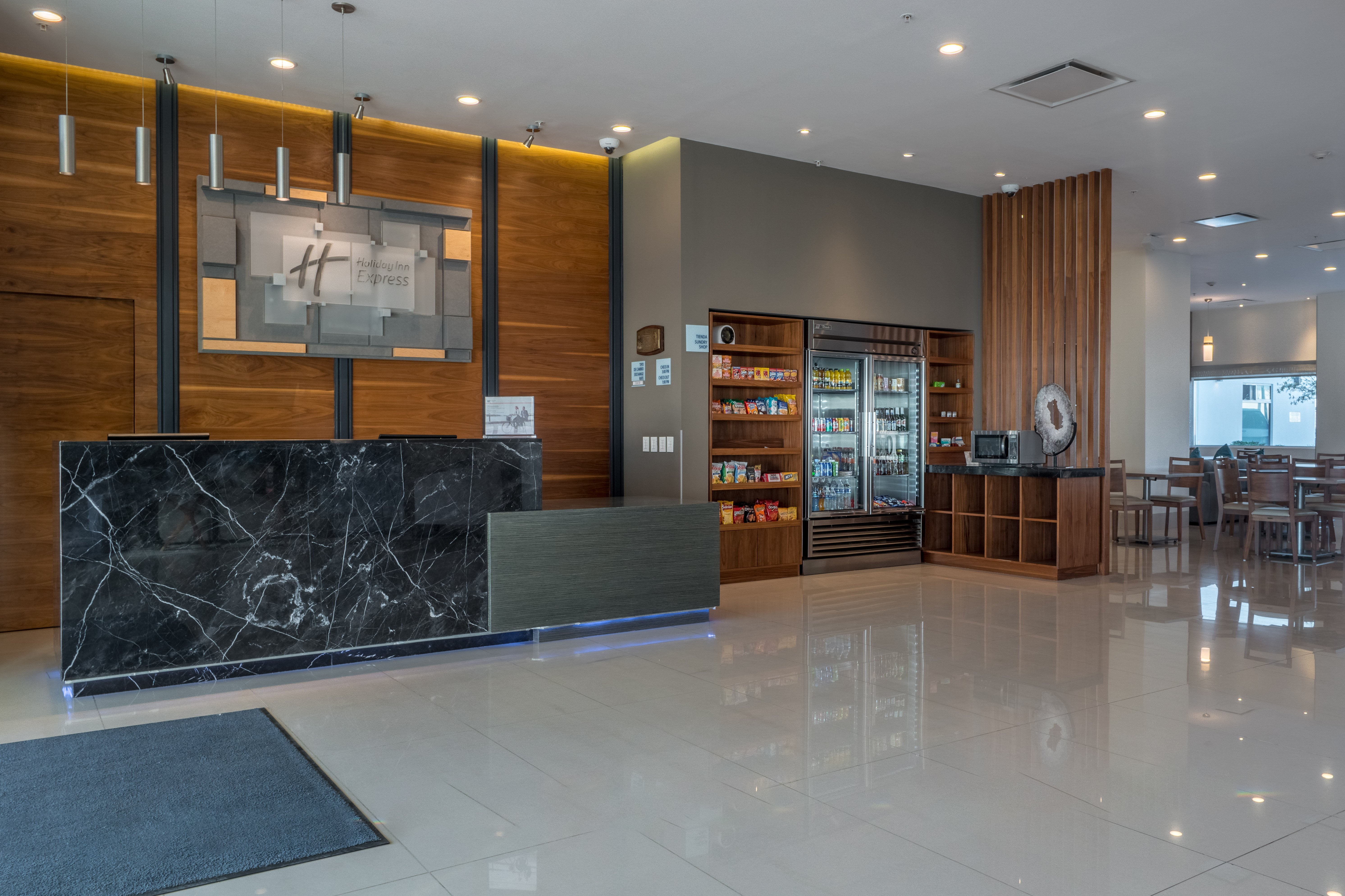 Holiday Inn Express & Suites Silao Aeropuerto - Terminal 6/26