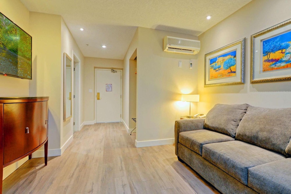 Red Lion Inn & Suites 49/69