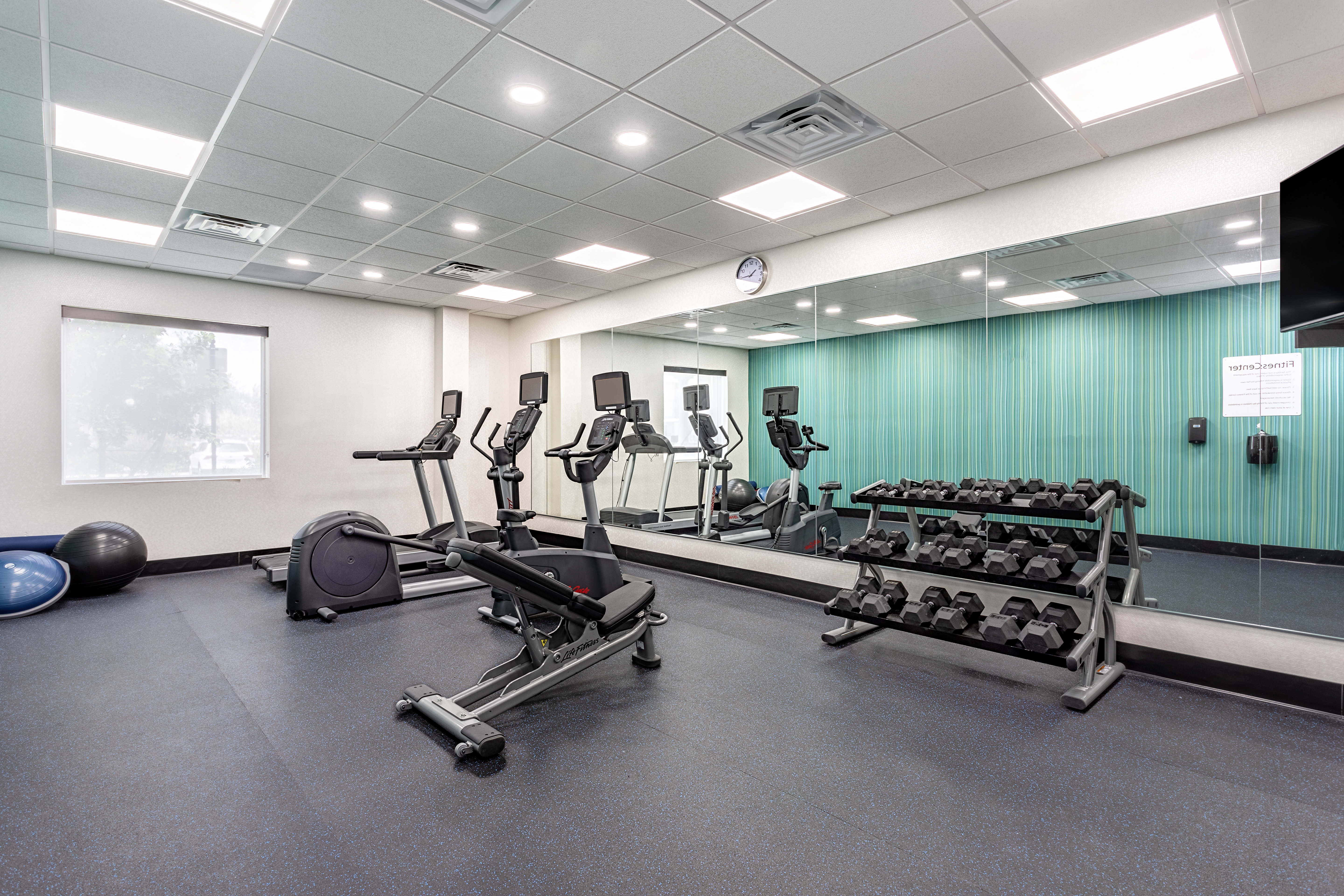 Holiday Inn Express & Suites Miramar 34/71
