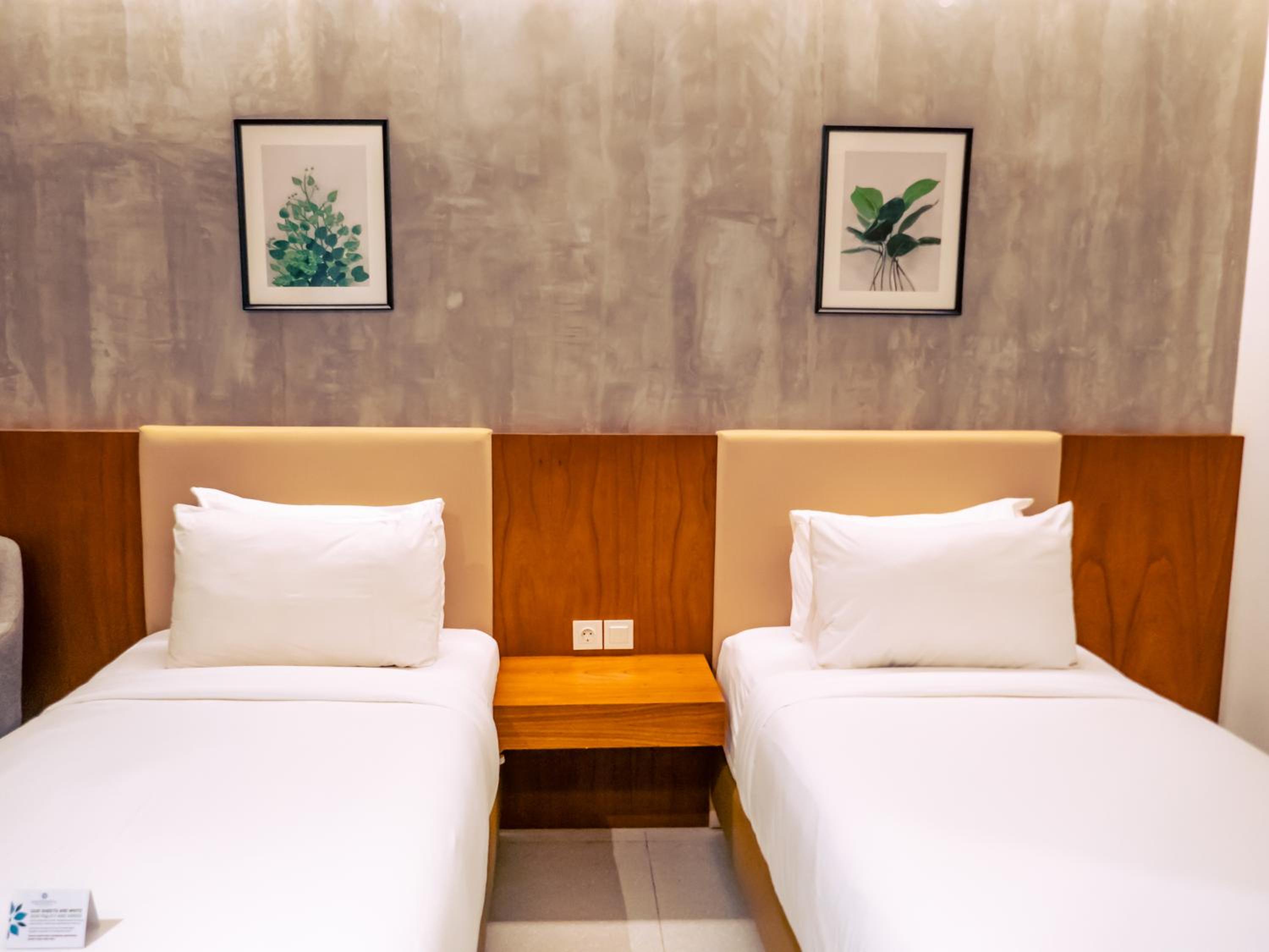 Room, Twin Beds, Garden View