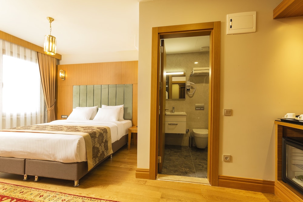 Acra Hotel 28/67