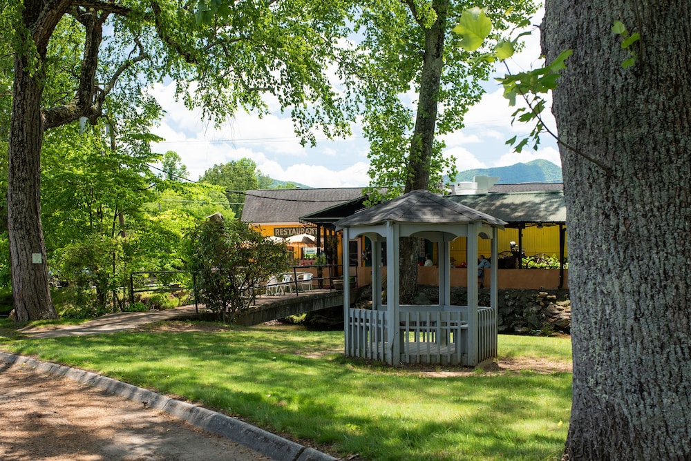 Super 8 By Wyndham Black Mountain 5/50