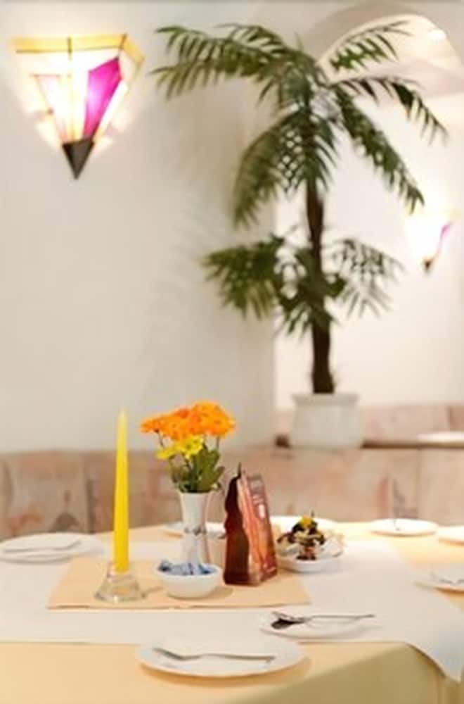 Hotel & Restaurant Park-Cafe Isa 7/50