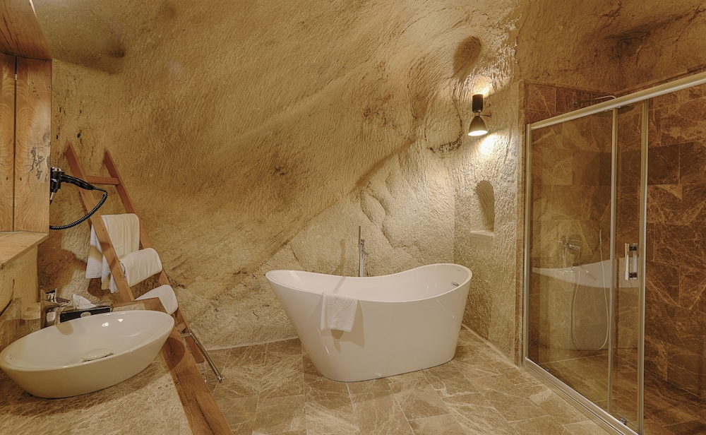 Solem Cave Suites 53/56