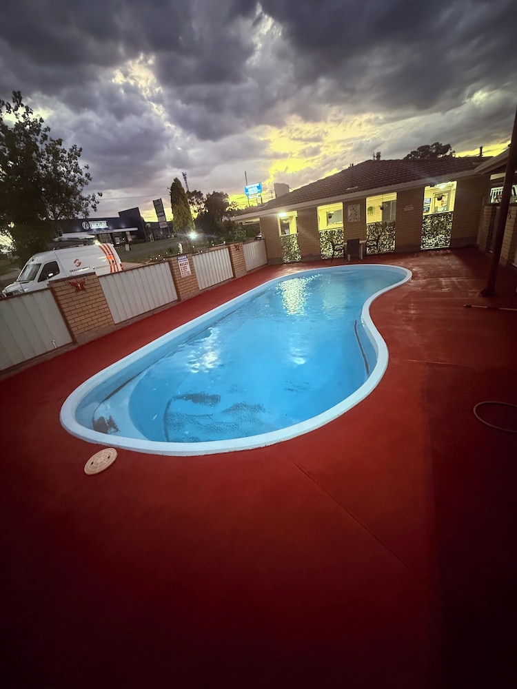 TOP OF THE TOWN MOTEL 40/71