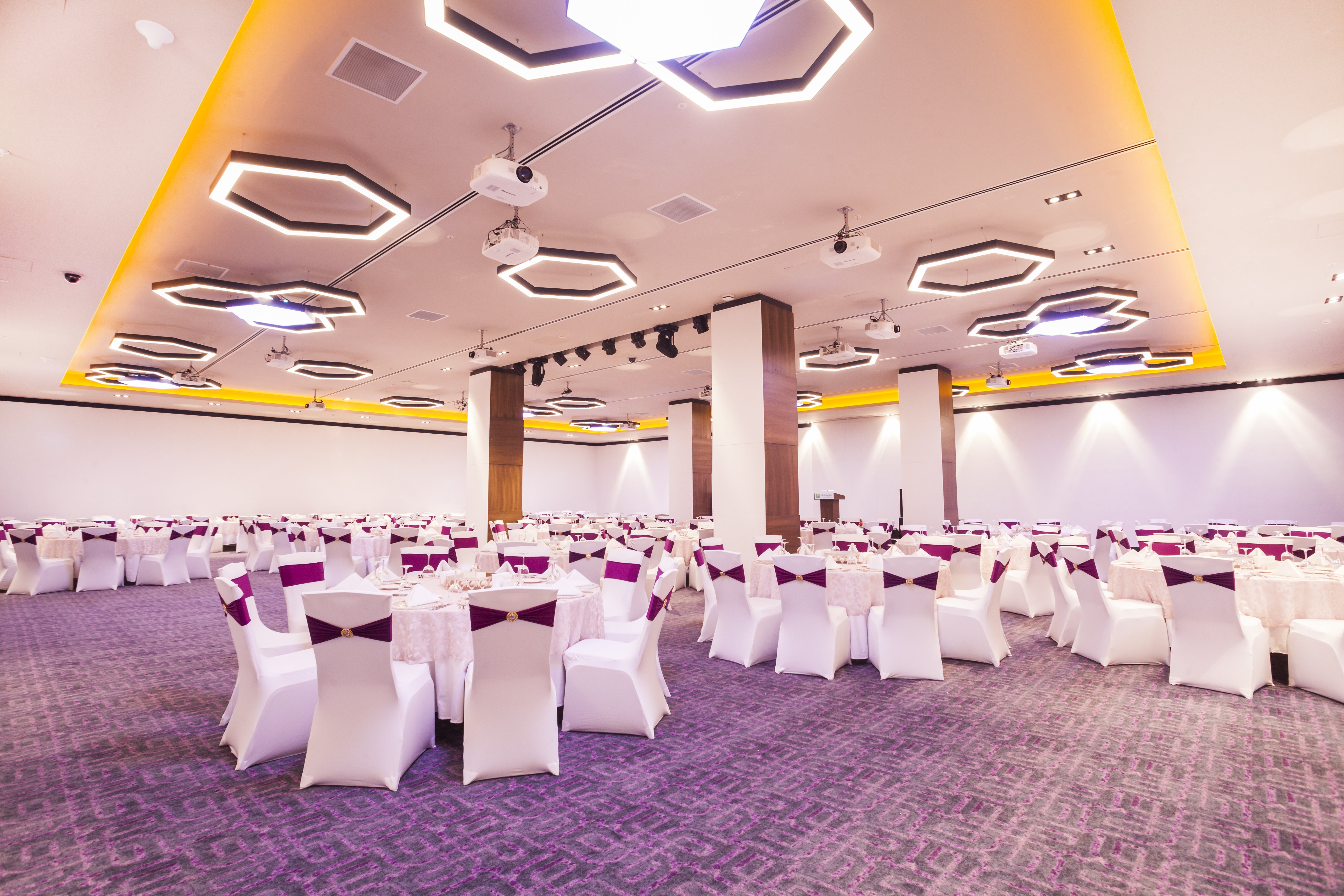HOLIDAY INN KAYSERI - DUVENONU 60/62