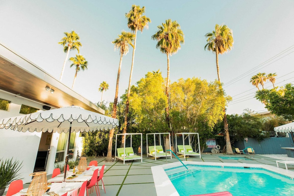 The Wesley Palm Springs 34/75