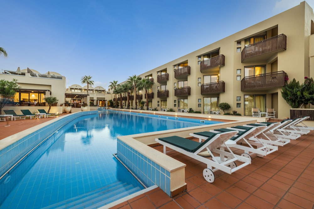 Giannoulis Santa Marina Plaza 21/50