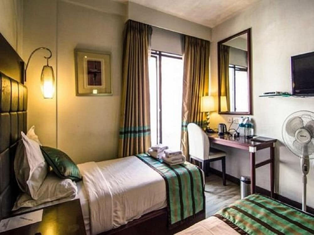 EXECUTIVE, TWIN BEDS, CITY VIEW