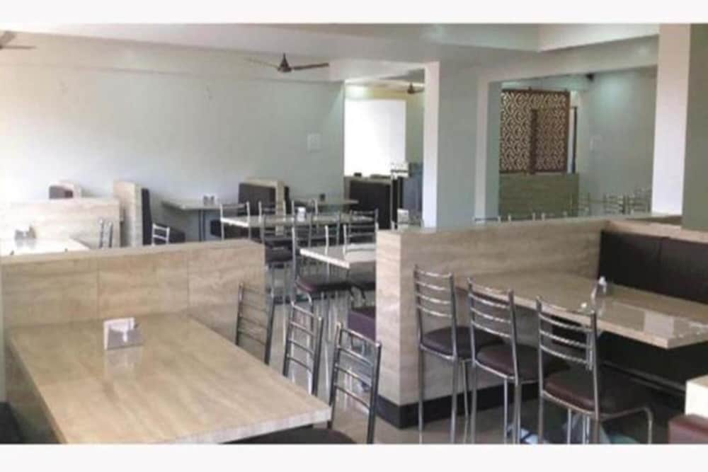 HOTEL KRUSHNA INN 23/27