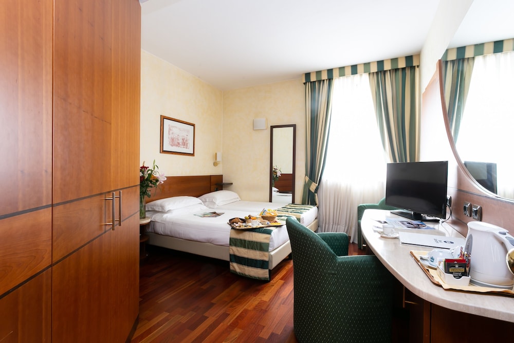 غرفة متصلة عائلية بسرير كينج وسريرين منفصلين، Hotel Mirage Sure Hotel Collection By Best Western 7/10