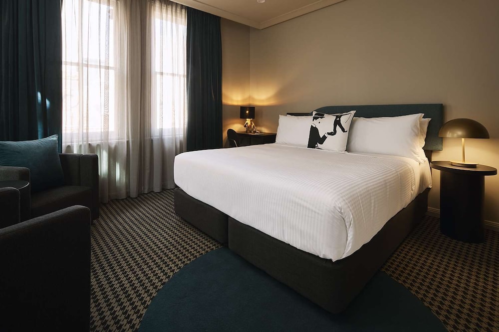 ROOM, KING BED