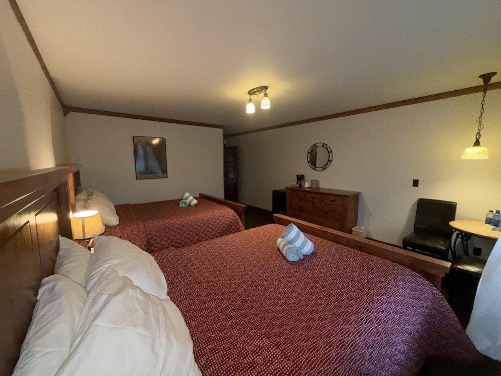 Room, 2 Queen Beds, Wave Wing