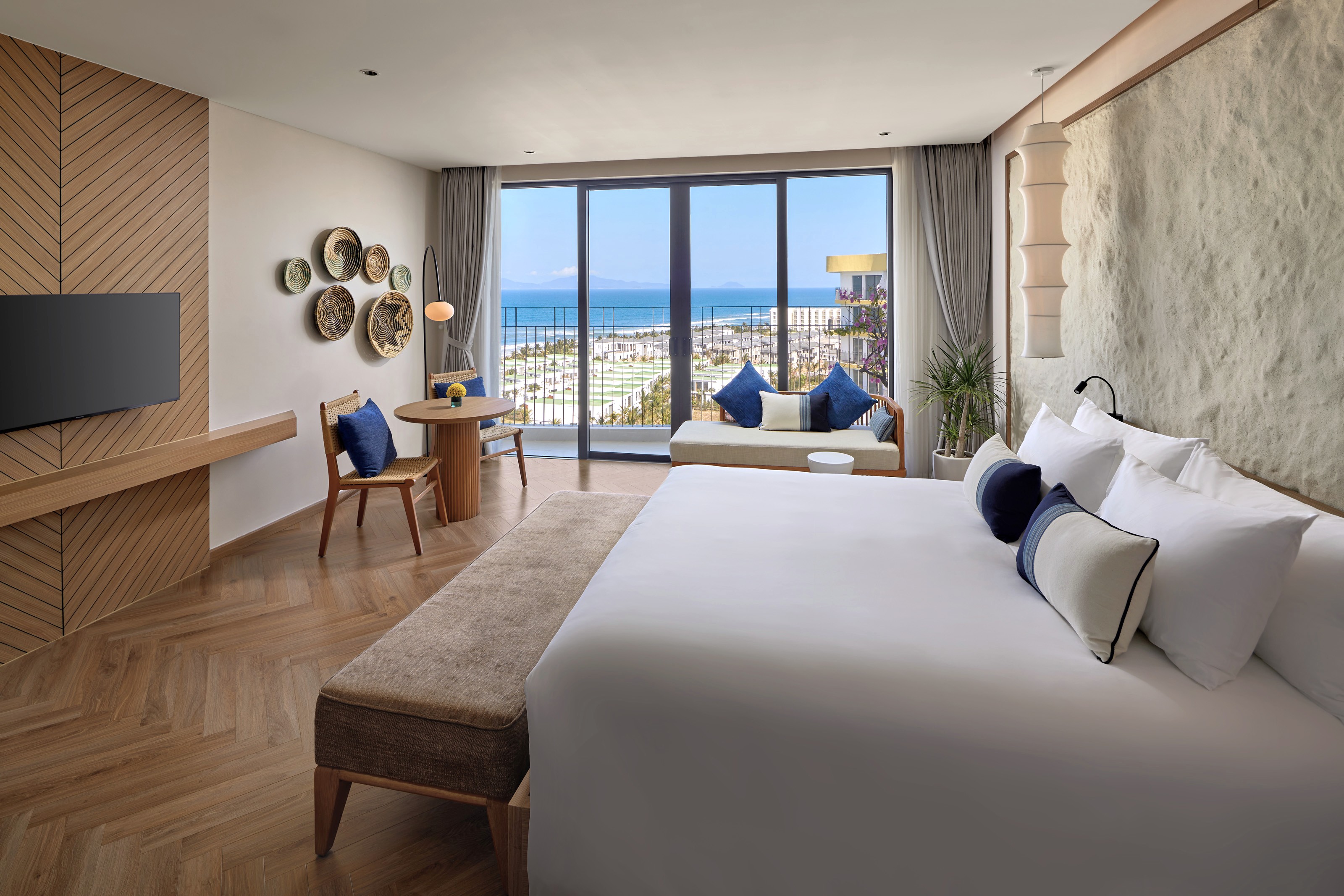 PREMIER, KING BED, OCEAN VIEW