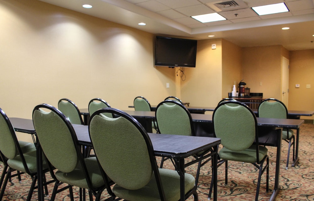 Comfort Suites Medical Center Near Six Flags 40/44
