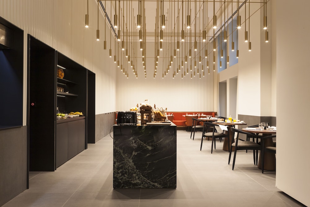 Kozmo Hotel Suites and Spa 34/50