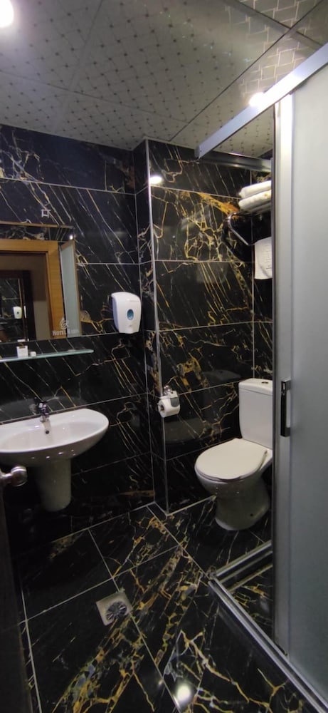 Rabis Hotel 44/45
