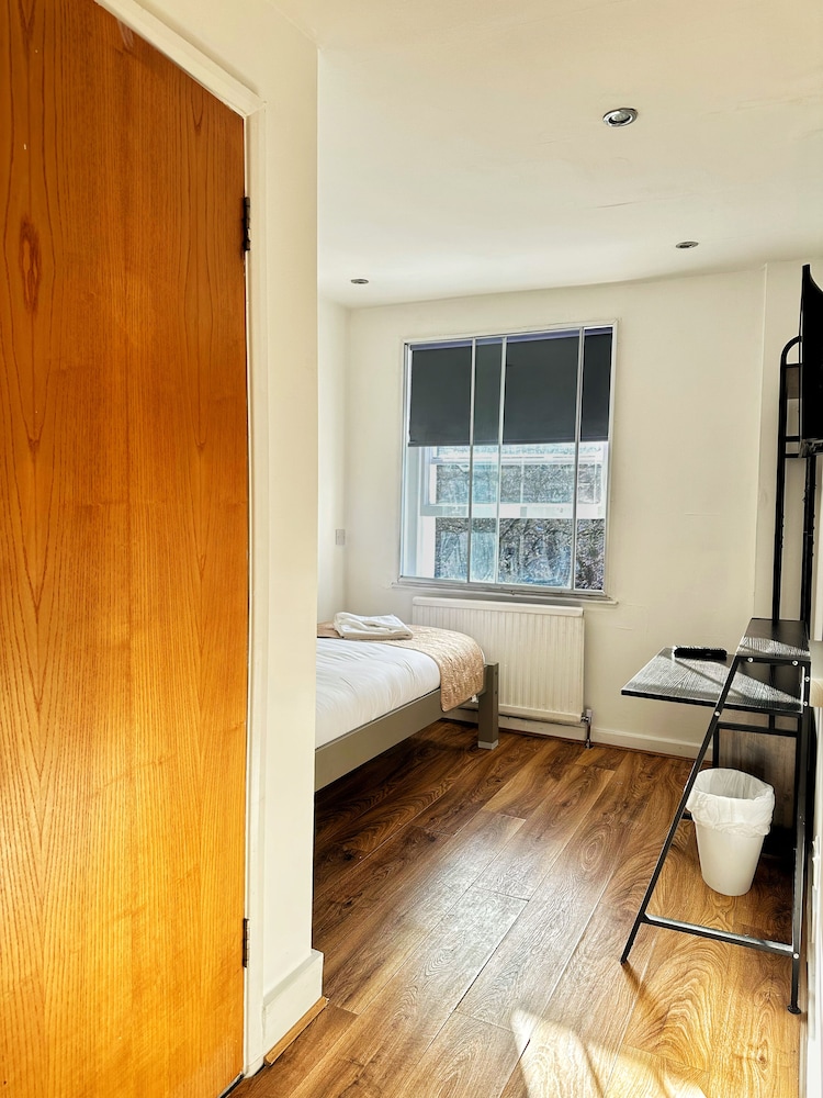 Room at Somerset Hotel Baker Street London, LONDON