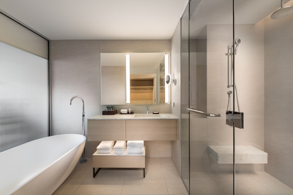 Adelaide Marriott Hotel 46/47