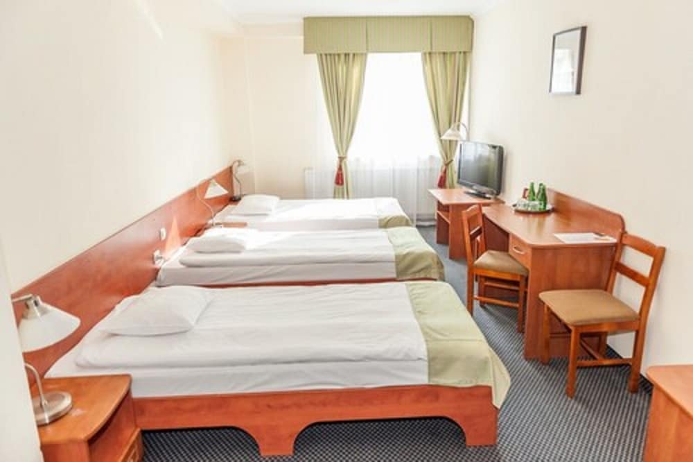 Hit Hotel 7/73