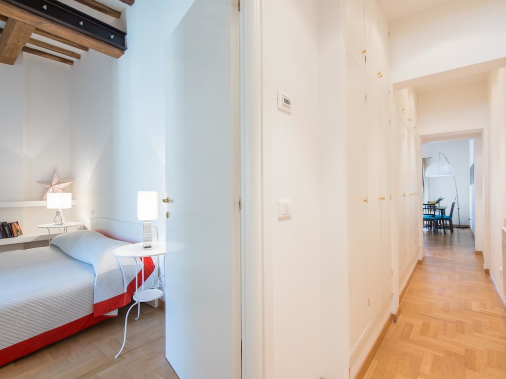 RSH Trevi Fountain Luxury Apartment 12/39