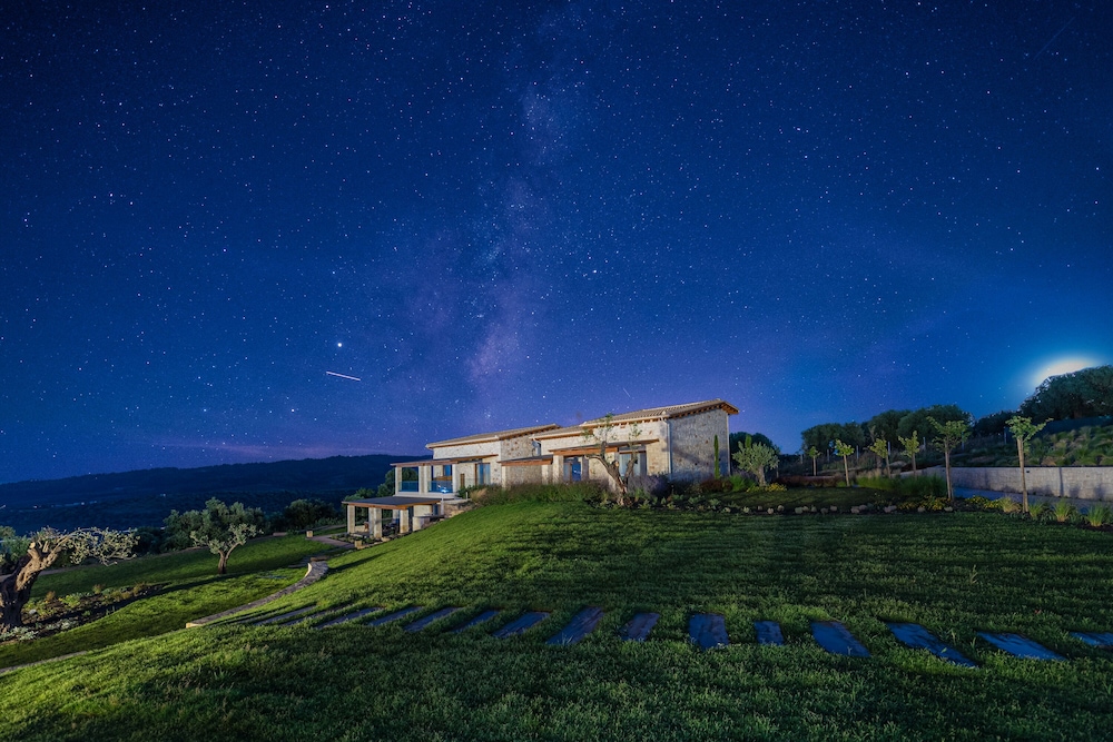 Mint Retreat Suites 31/42