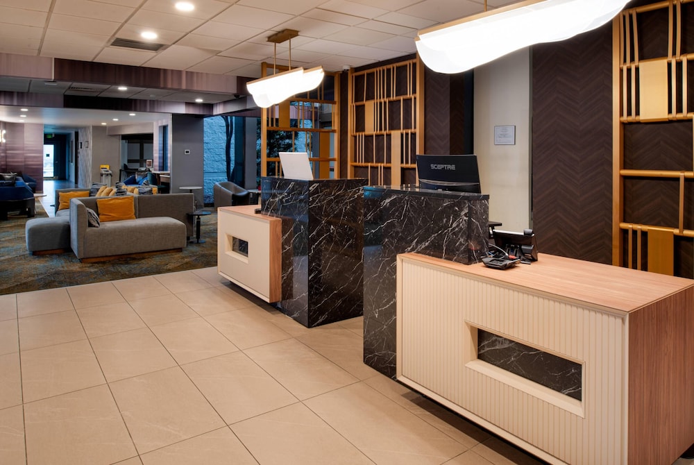 La Quinta Inn & Suites by Wyndham Seattle Sea-Tac Airport 8/48