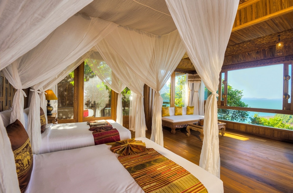 2 Bedrooms, Pool, Ocean, Family, Villa, King and Twin Beds