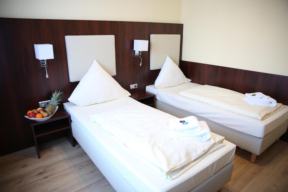 Hotel Neugrabener Hof 10/23