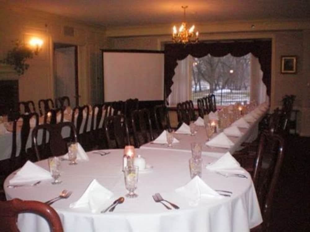 Montague Inn 59/73