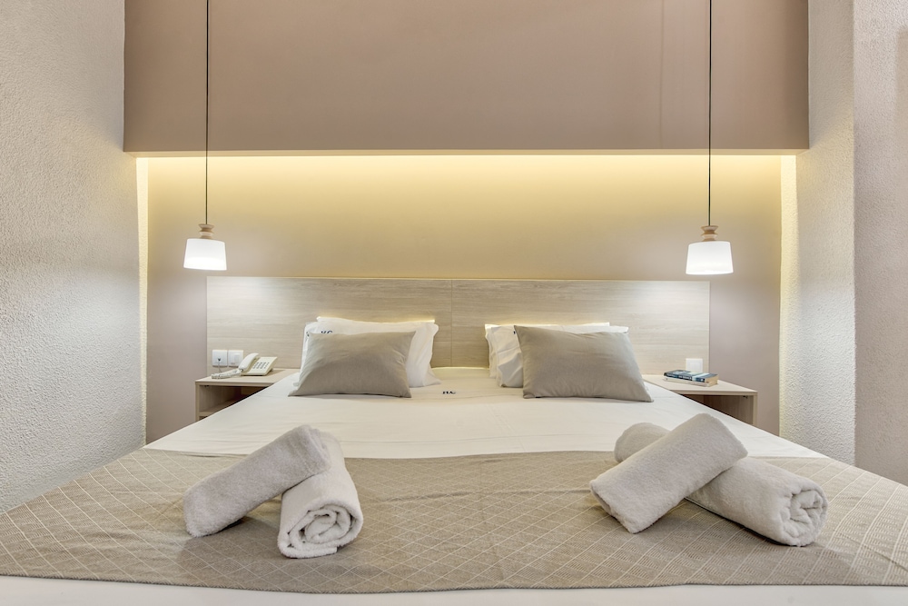 Contessa Hotel 65/105